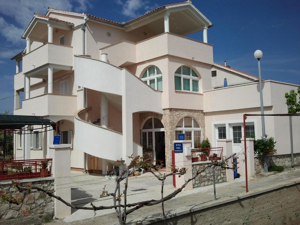Apartments Jakovcev Betina  Exterior photo