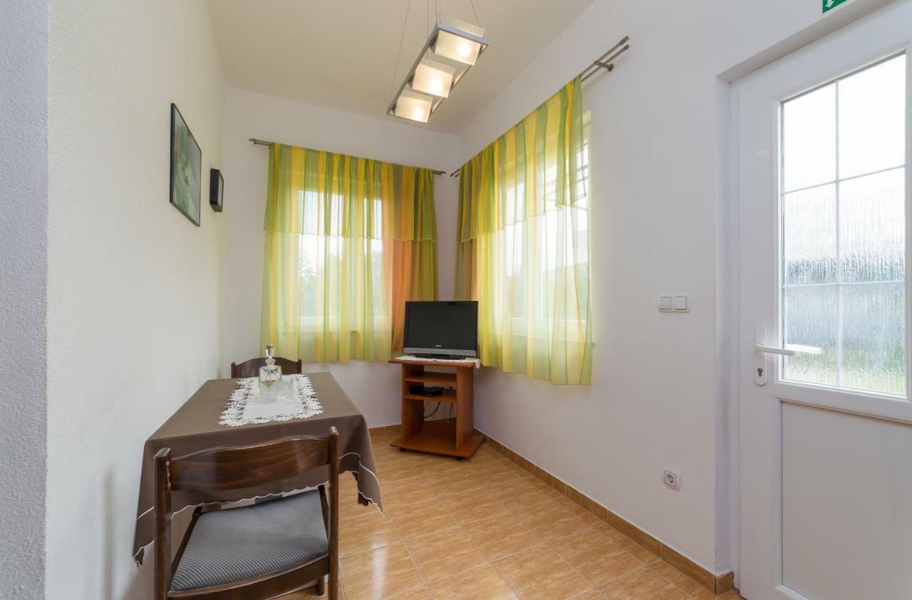 Apartments Jakovcev Betina  Exterior photo